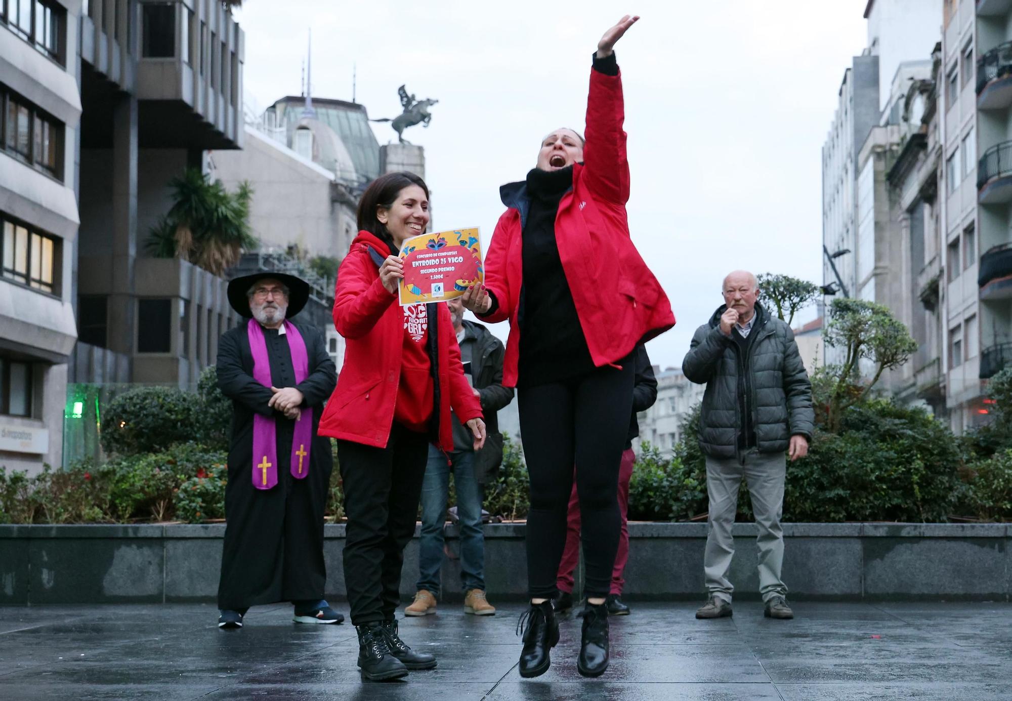 Comitiva fúnebre y premios del desfile finalizan el Carnaval en Vigo