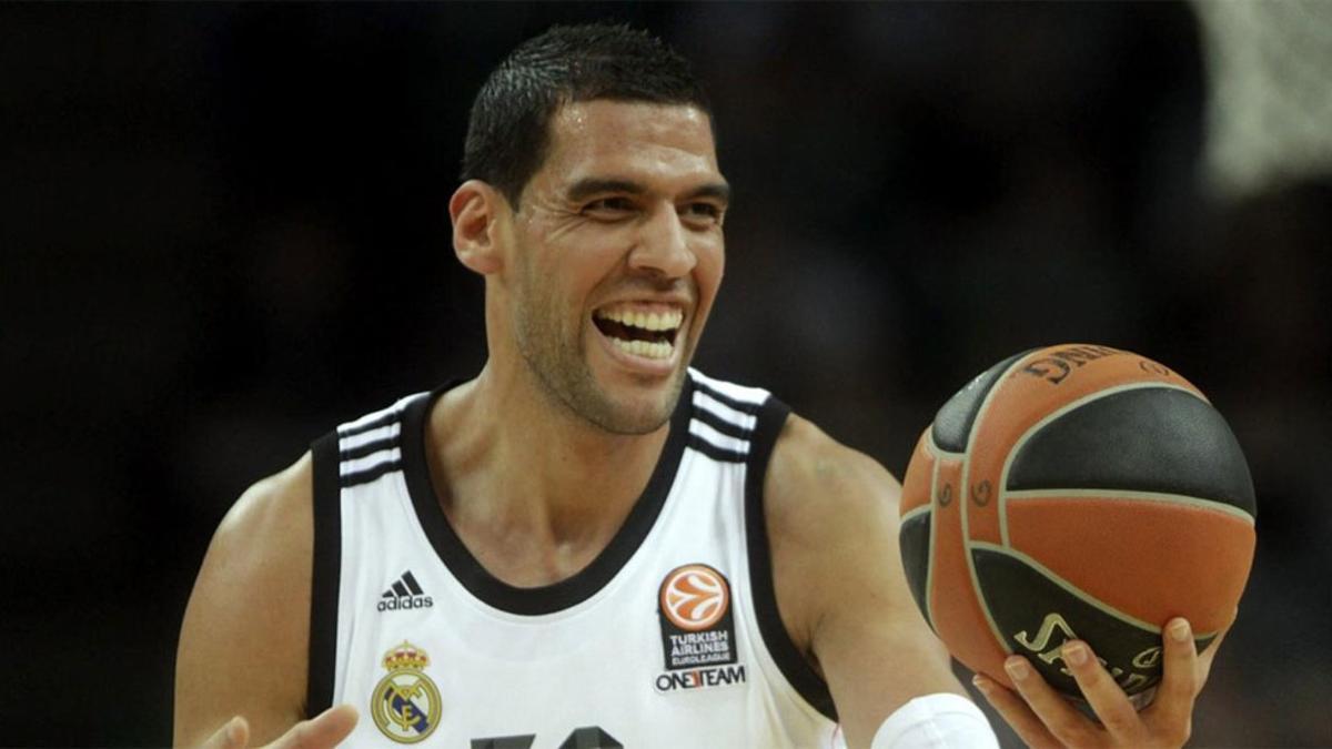 El Madrid anuncia el fichaje de Salah Mejri