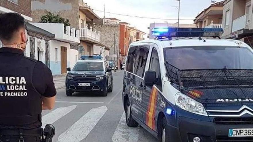 Secuestrado a punta de pistola y maniatado toda la noche en un poste por 1,2 kilos de coca