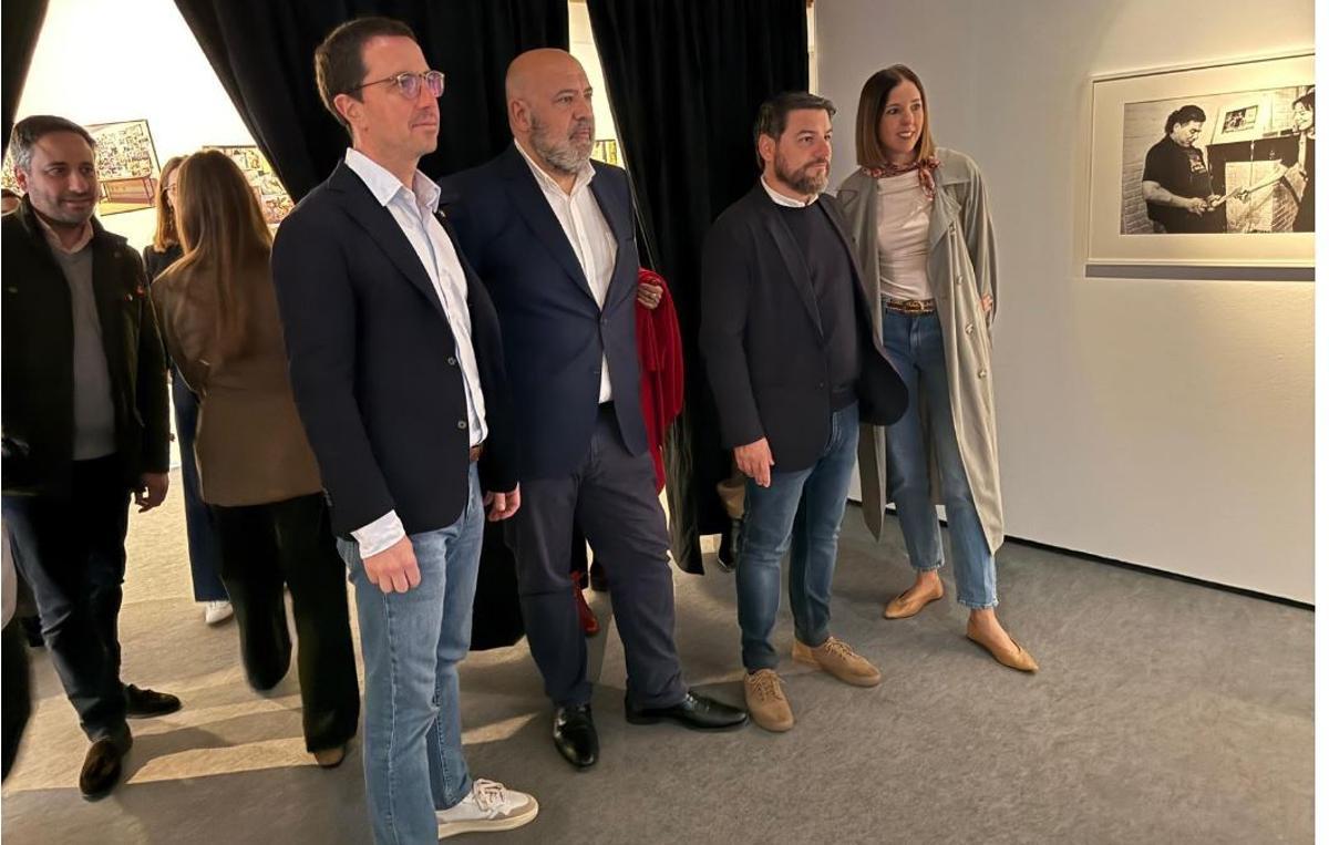 Las autoridades, en pleno visionado