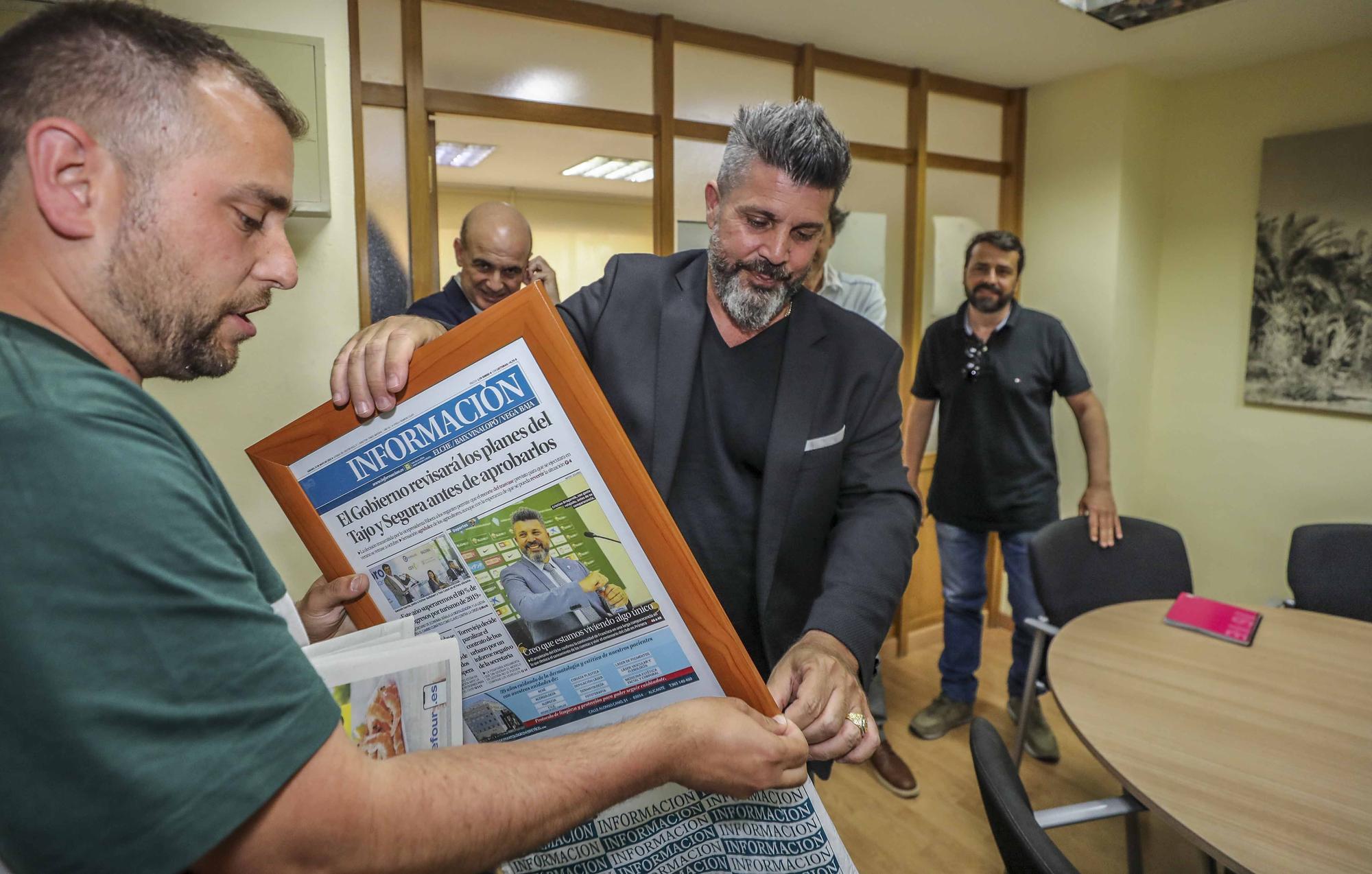 Visita Bragarnik dueño del Elche cf a la Redaccion de informacion en Elche