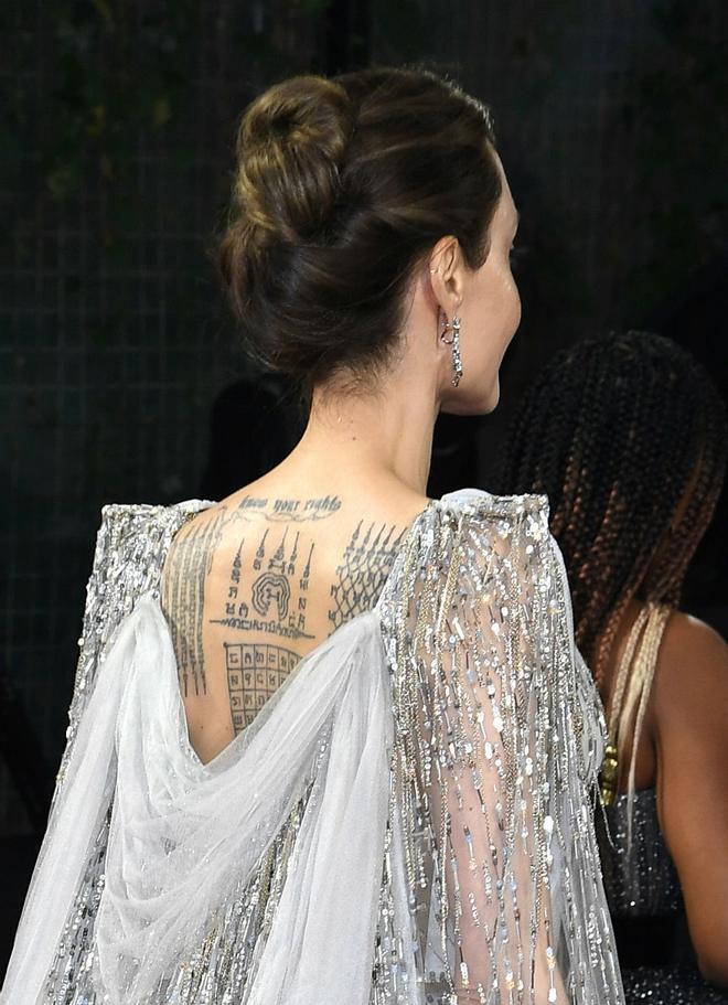 Detalle de la capa del vestido lucido por Angelina Jolie