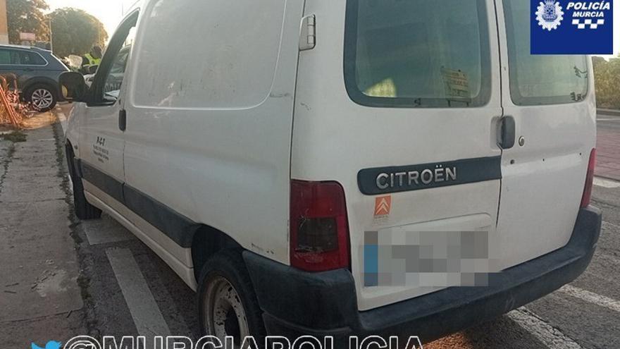 Imagen de la furgoneta interceptada por la Policía Local en Murcia