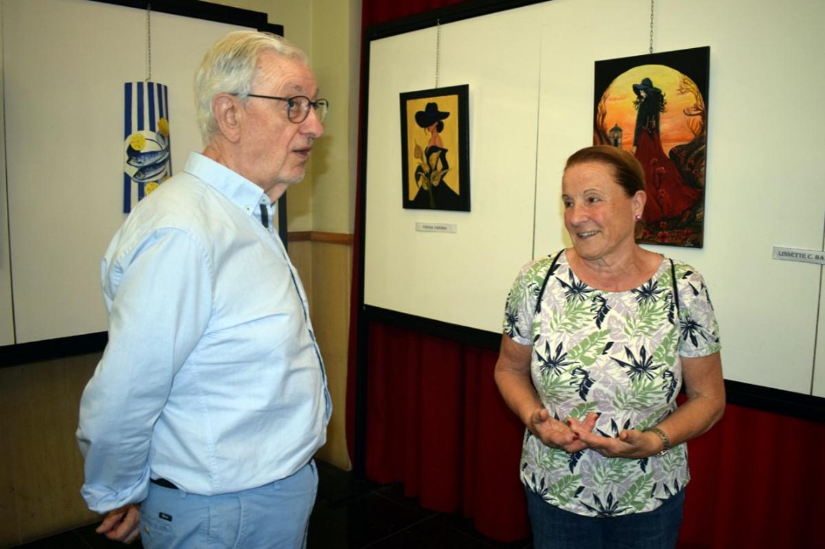 La exposición con las obras realizadas por los participantes en las clases de pintura del programa de envejecimiento activo.