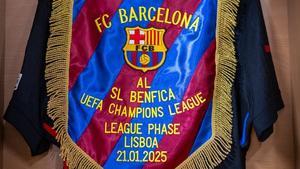 El banderín que entregará el capitán del Barça al capitán del Benfica en la previa del duelo europeo en Lisboa.