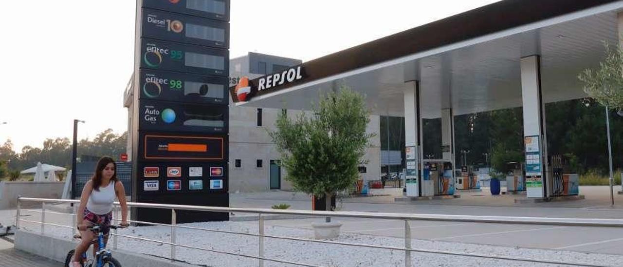 La primera estación de servicio de Porto do Molle abrirá en cuestión de semanas.  // Jose Lores