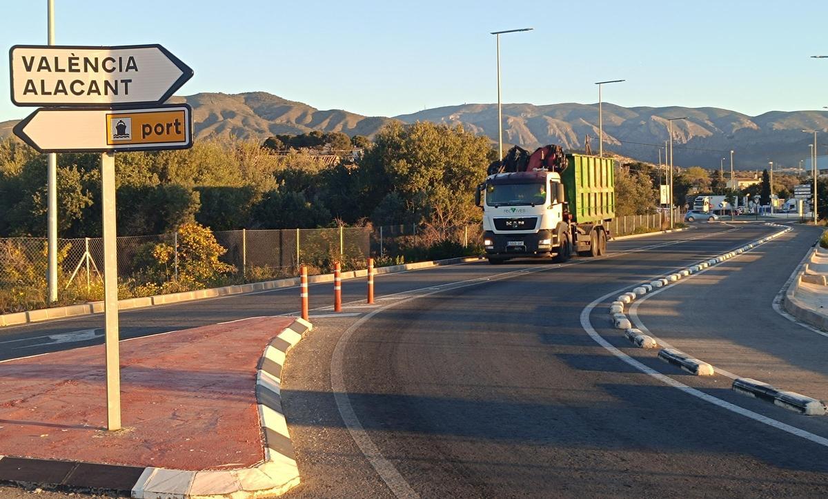 Vial de acceso al puerto de La Vila