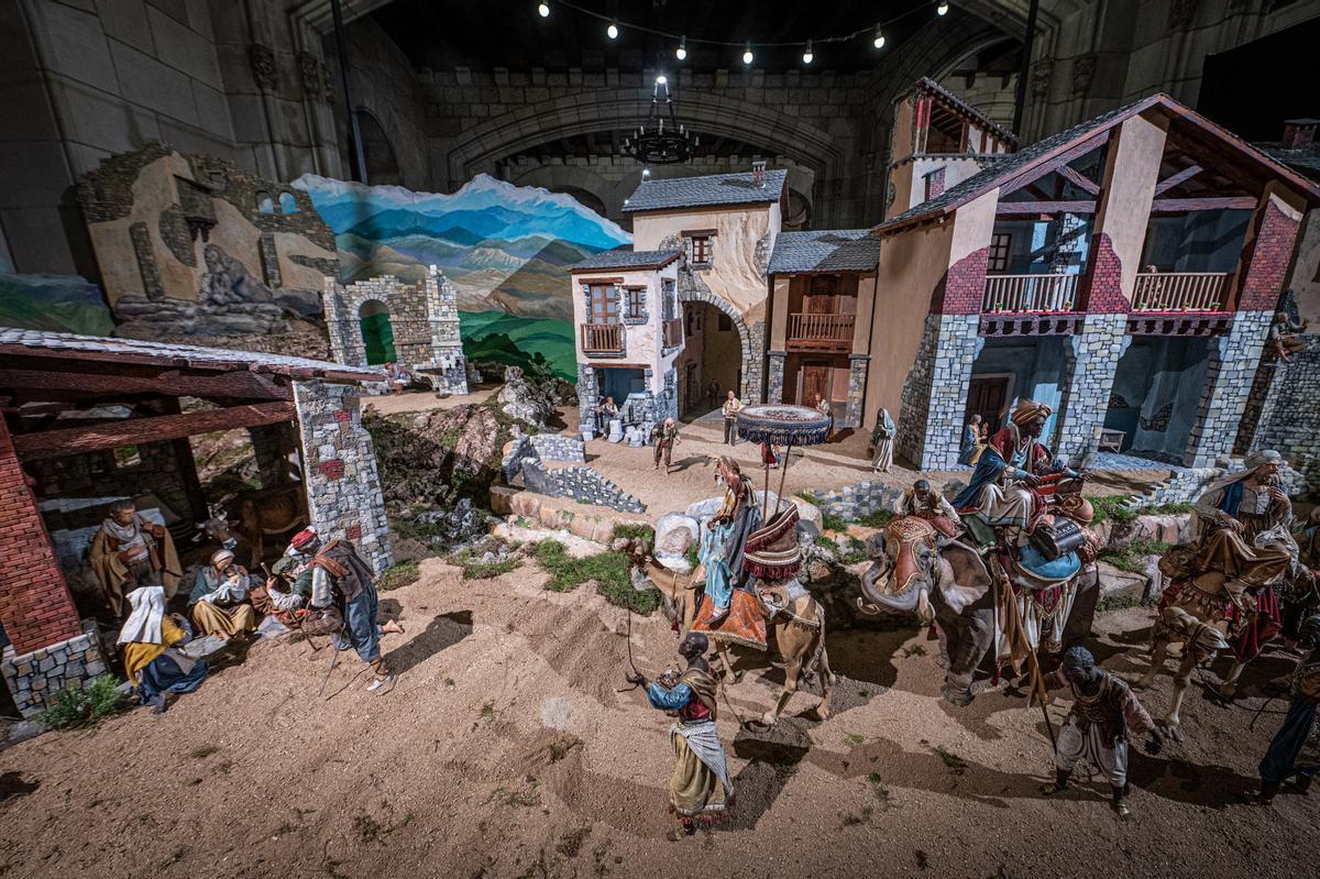 Barcelona estrena un belén tradicional más grande que nunca en la plaza Sant Jaume