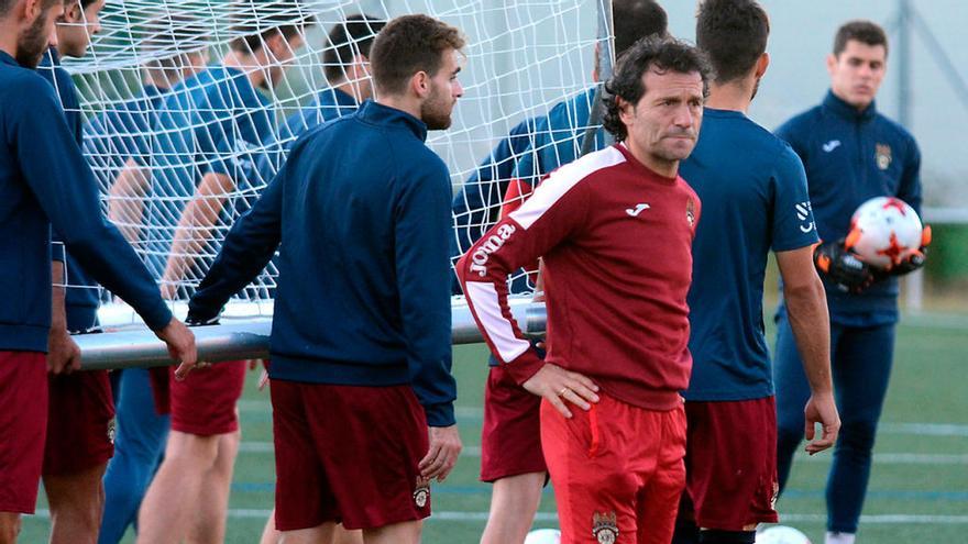 Luisito en el entrenamiento de ayer en Príncipe Felipe. // Rafa Vázquez