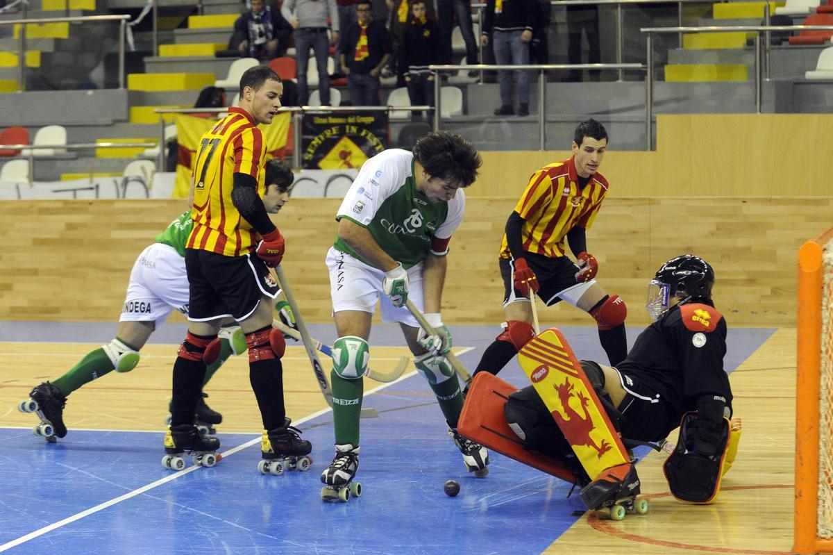 Jordi Bargalló intenta un remate ante el Bassano en el duelo de Champions del 2010.