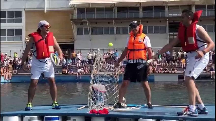 Regata de barcos locos en La Marina de València