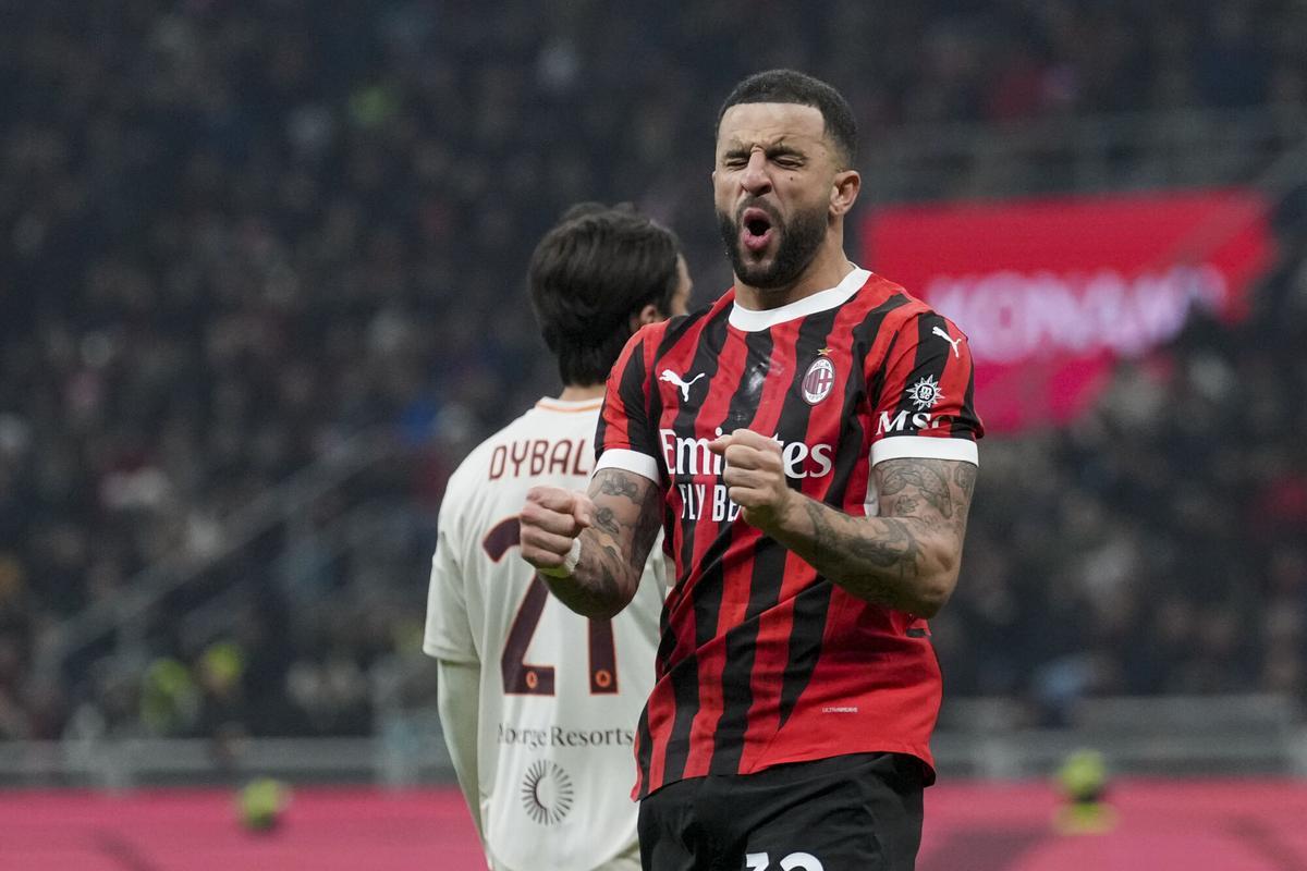 AC Milan's Kyle Walker reacts after missing a chance to score during an Italian Cup quarterfinal soccer match between AC Milan and Roma at the San Siro stadium, in Milan, Italy, Wednesday, Feb. 5, 2025. (AP Photo/Antonio Calanni)