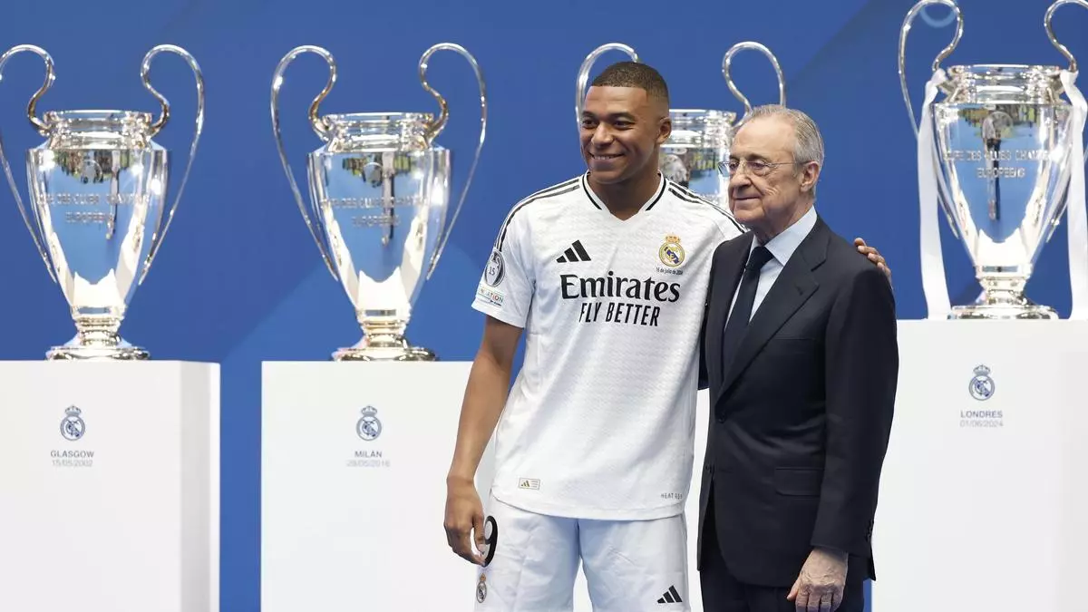 El 'rockstar' Mbappé desata la locura: "No sé qué hago aquí, debería estar estudiando las oposiciones"