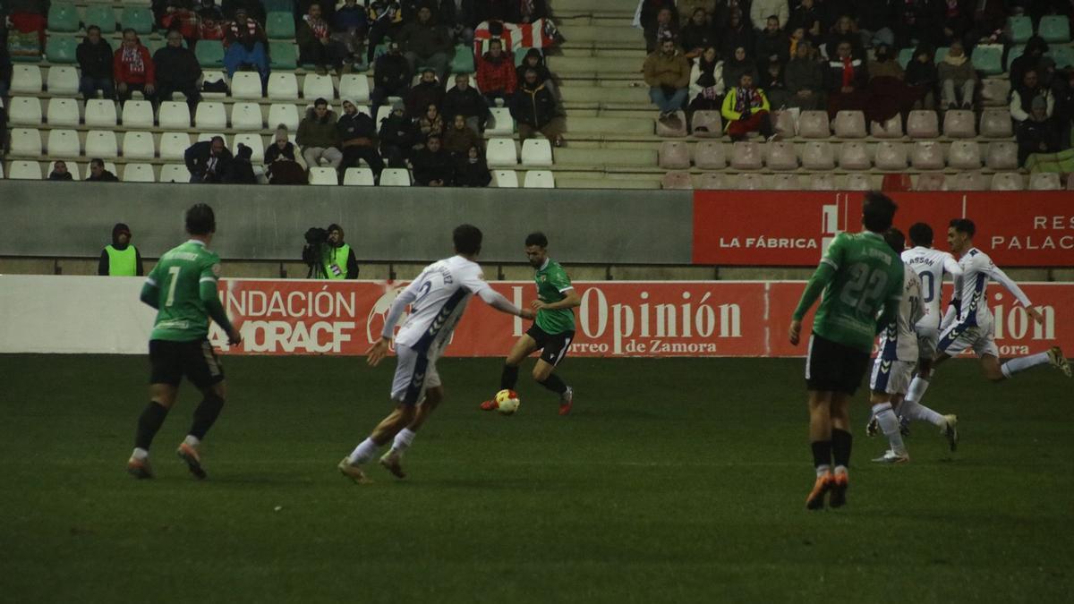 El Zamora CF encaja una digna derrota ante el CD Tenerife El Zamora CF encaja una digna derrota ante el CD Tenerife