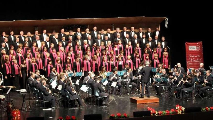 Un momento de la actuación del Orfeón Rey Rivero y la Unión Musical de Valladares, ayer. // José Lores