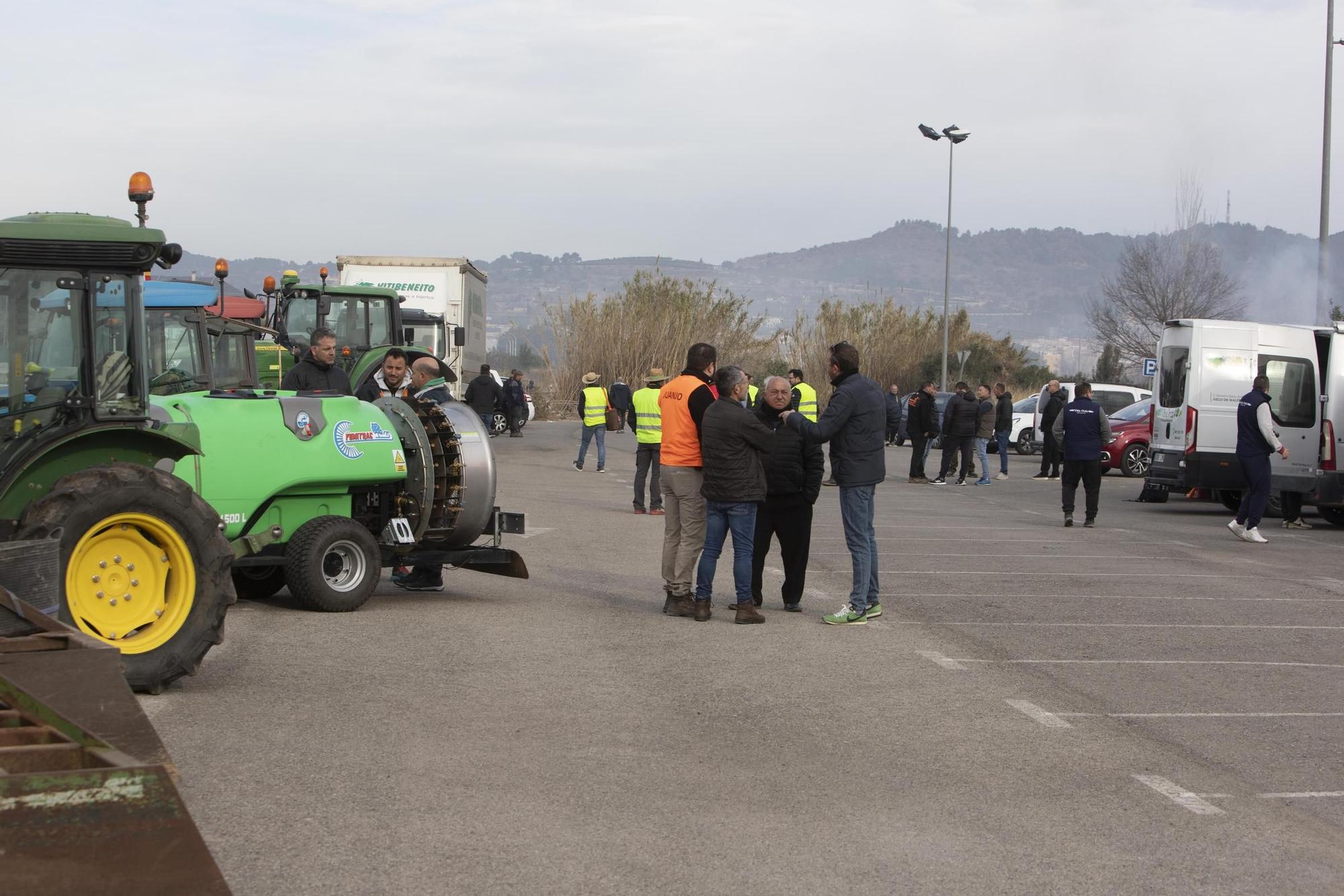 Tractorada por la crisis del campo en Xàtiva