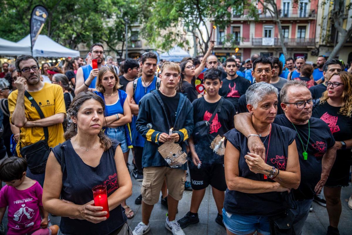 Un funeral por la cultura popular sustituye la masiva cercavila de las fiestas de Gràcia 2024