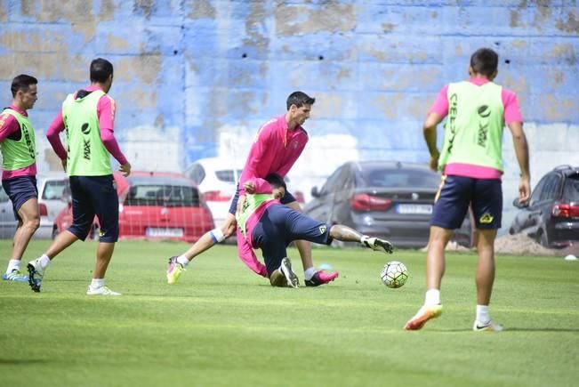 Entrenamiento de la UD Las Palmas en Barranco ...