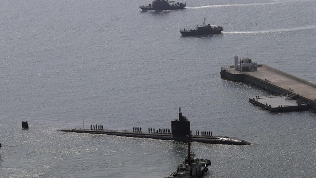 Un submarino nuclear y bombarderos de EEUU, en una base naval en Busan, en Corea del Sur.