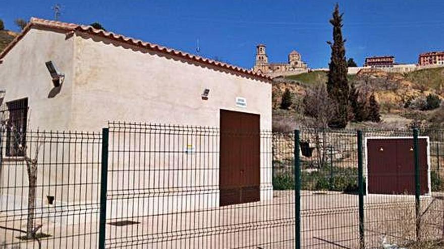 Instalaciones de la nueva estación depuradora construida en el entorno del puente de piedra.