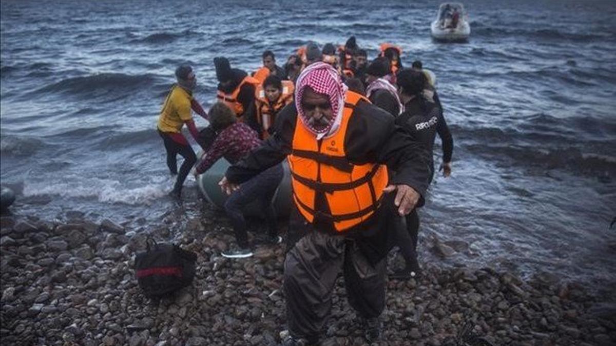 Llegada, el viernes, de un grupo de refugiados a Lesbos.