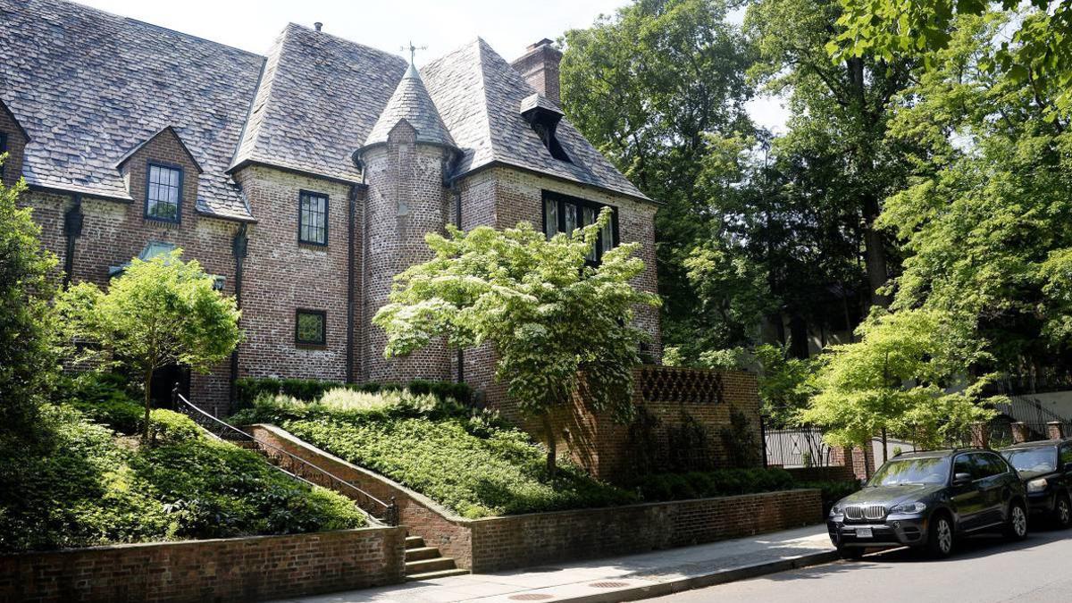 Imagen exterior de la nueva casa de la familia Obama en el barrio de Kalorama, en Washington.