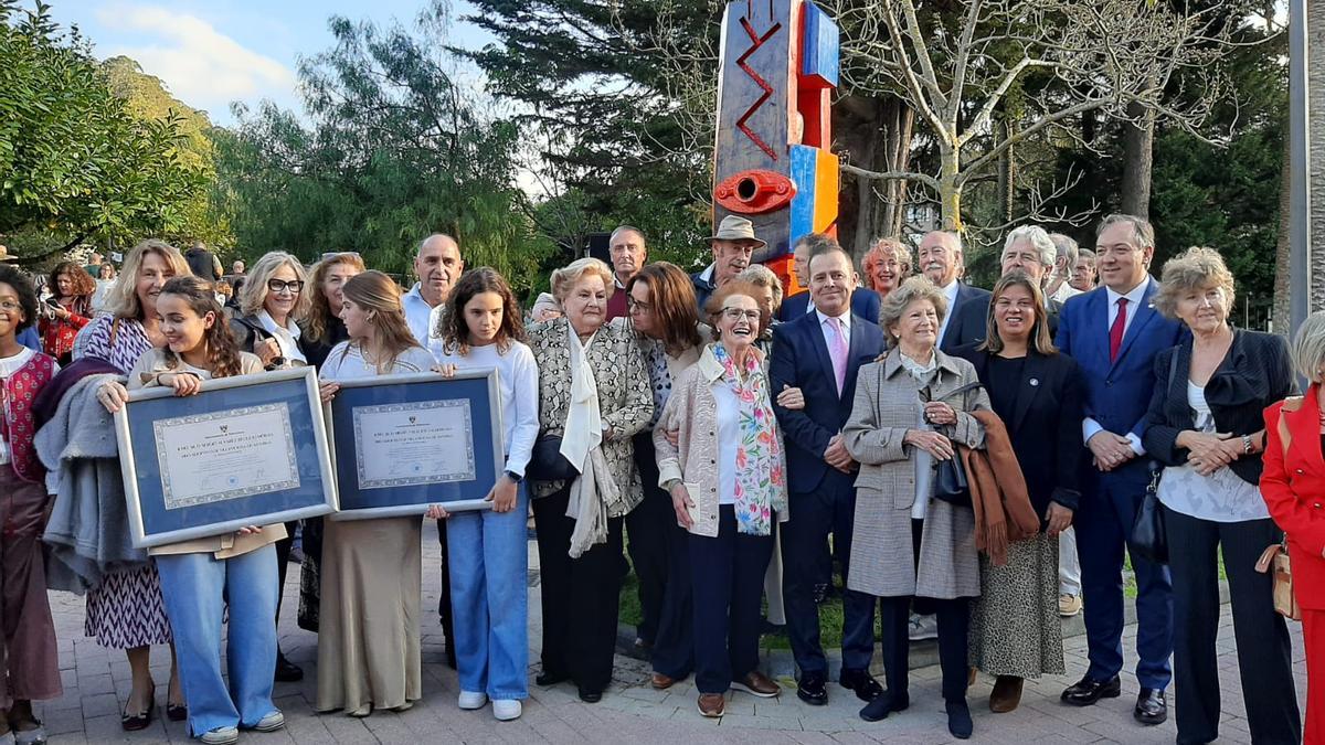 Villaviciosa abre el Festival de la Manzana con el reconocimiento a sus fundadores, la inauguración de una escultura conmemorariva de Pablo Maojo y el pregón a cargo de Luis Benito García