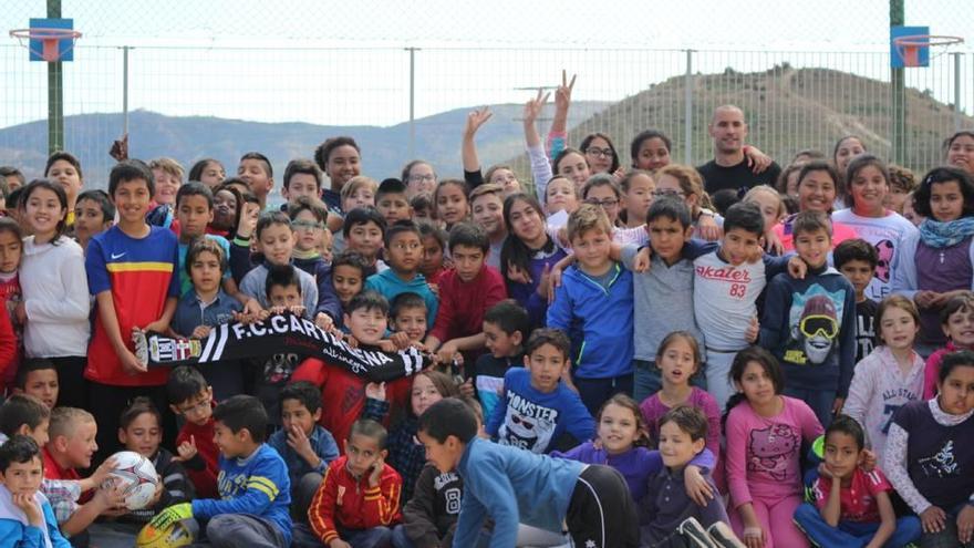 El colegio La Asomada  se tiñe de albinegro