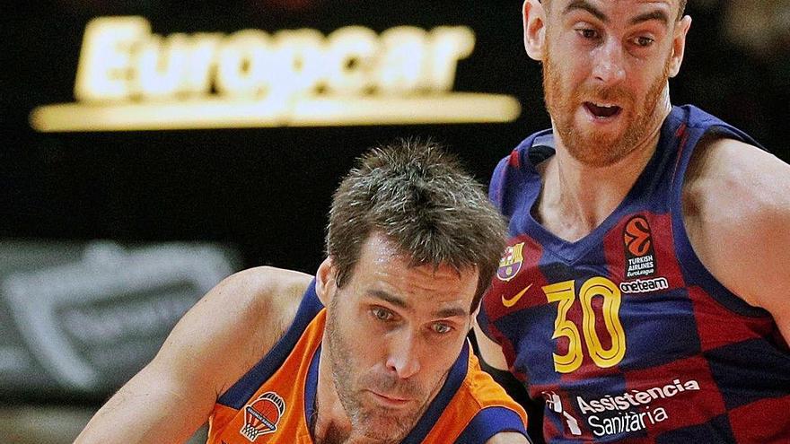 Víctor Claver, en un partit contra el Valencia Basket.