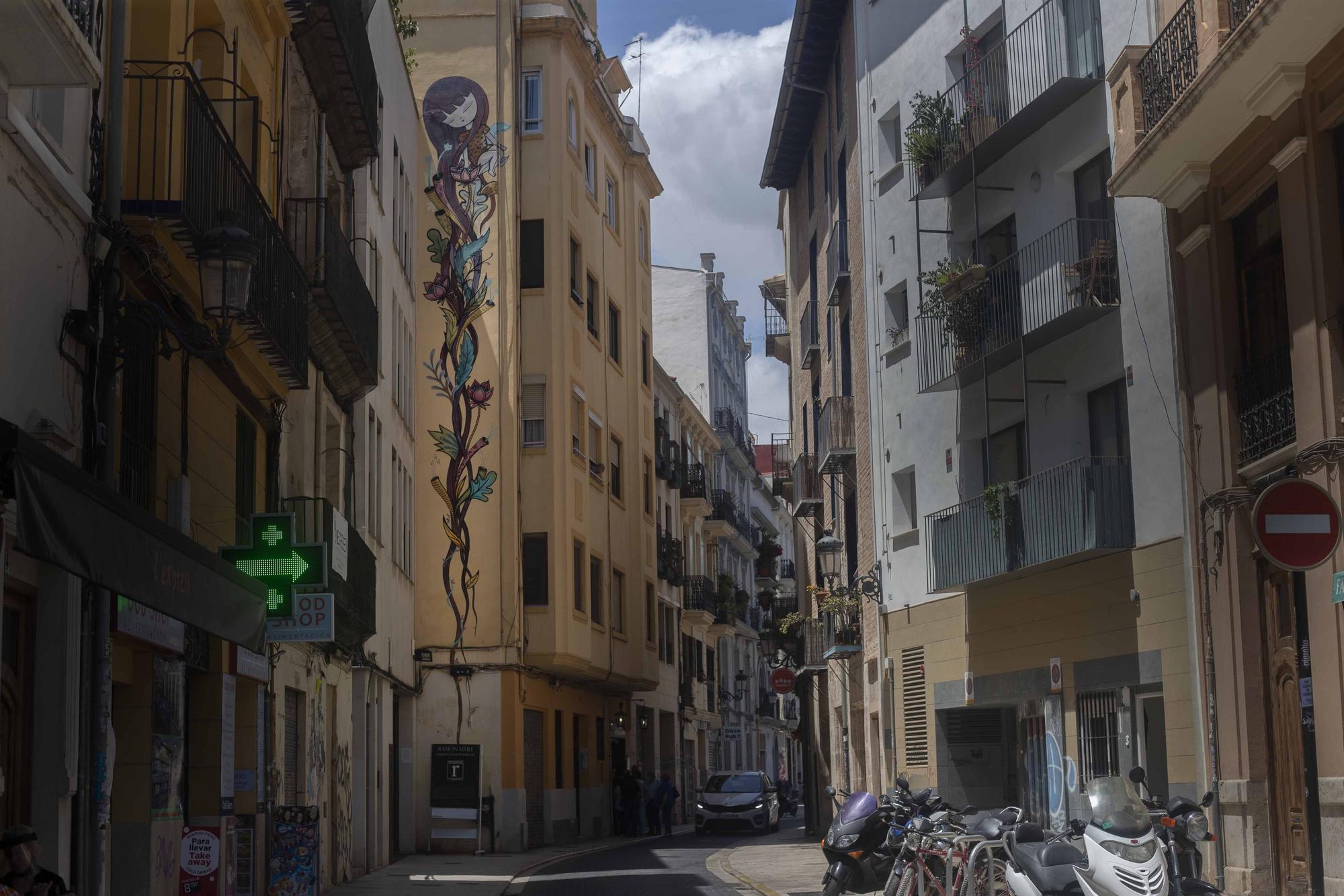 Las calles del barrio del Carmen son un museo repleto de arte.