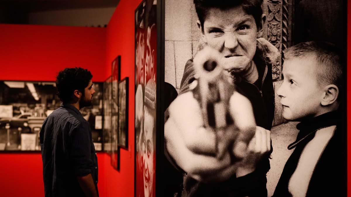 William Klein, pionero de la fotografía moderna, expone su trabajo en La Pedrera