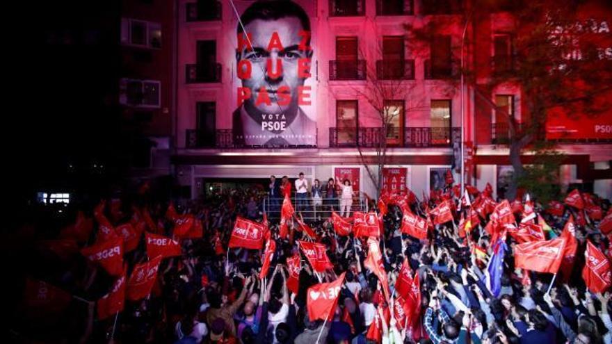 Euforia en la sede federal del PSOE tras conocer los resultados de las elecciones generales 2019