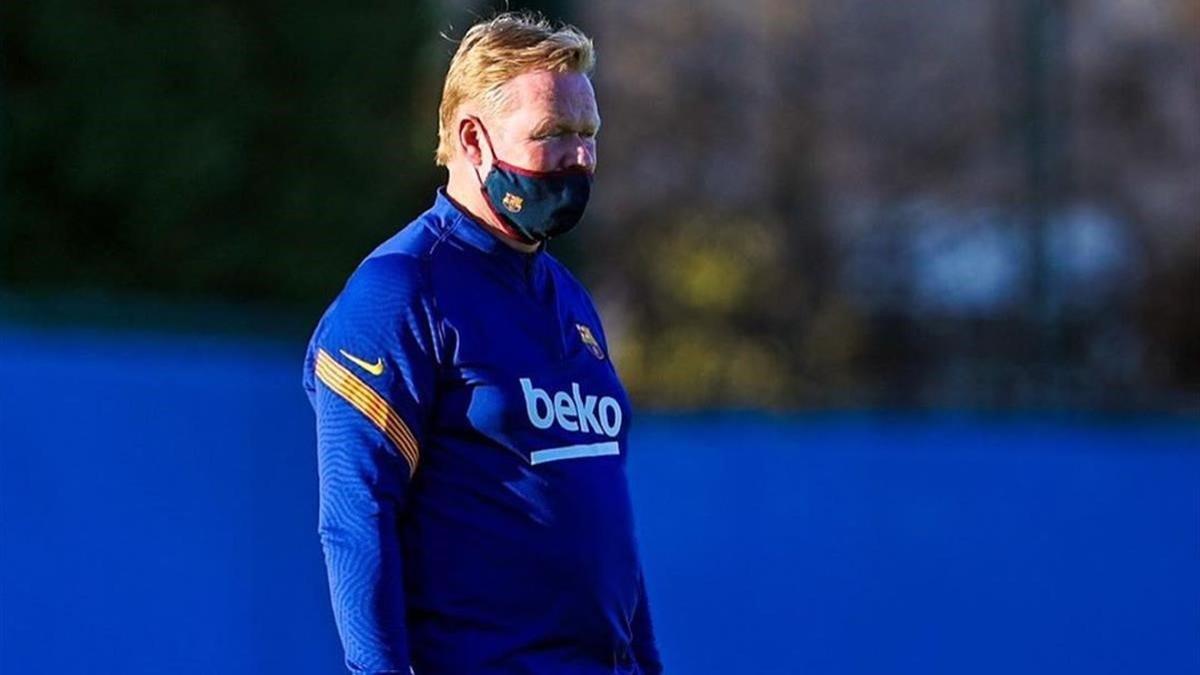 Koeman, en su primer entrenamiento con el Barça.