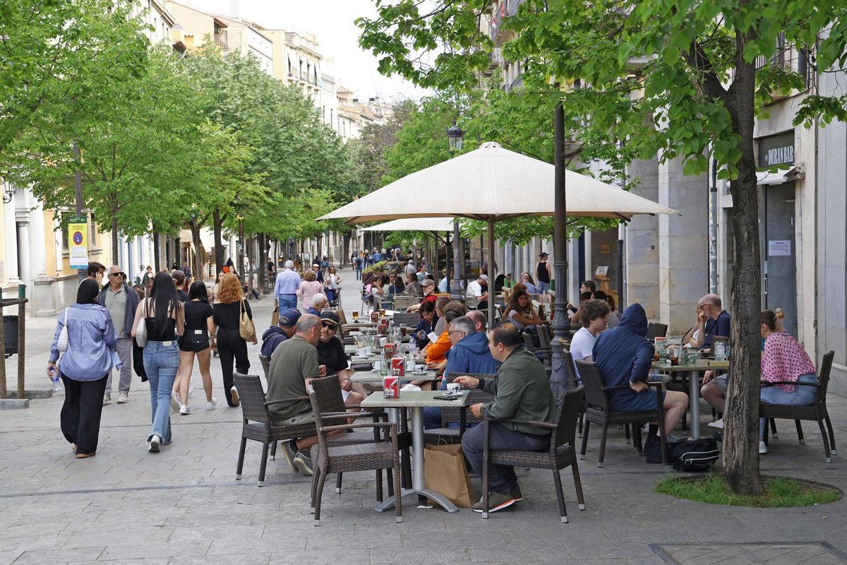 Unes terrasses de la rambla de la Llibertat de Girona.