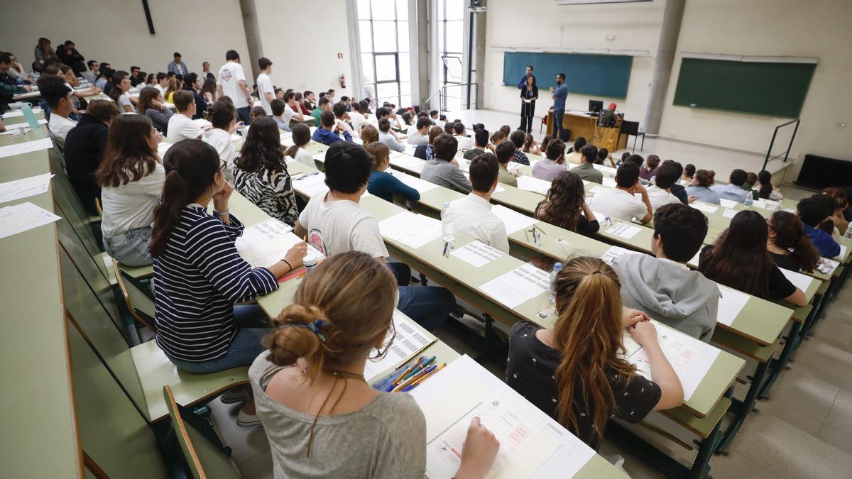 Estudiantes en la EBAU | LUISMA MURIAS