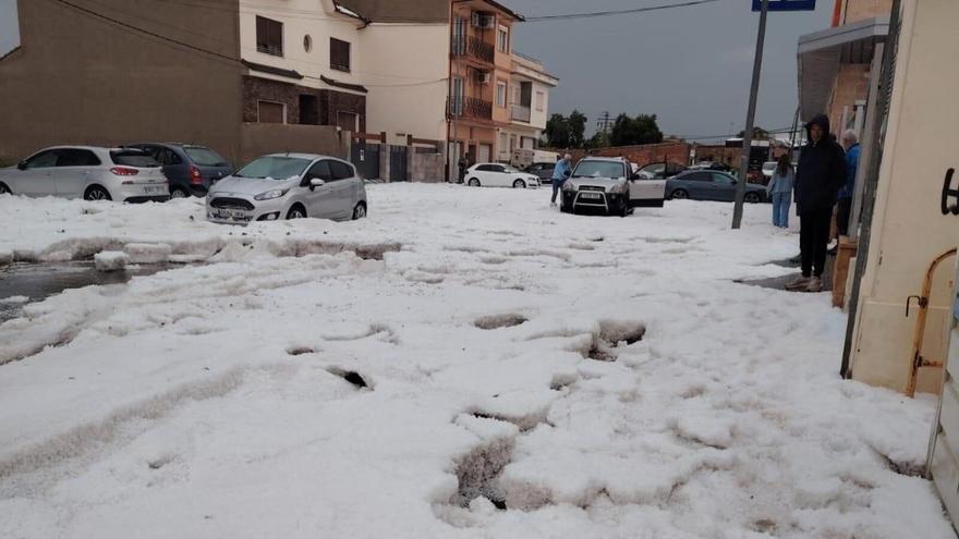 Una impresionante granizada invade Villar del Arzobispo en pocos minutos