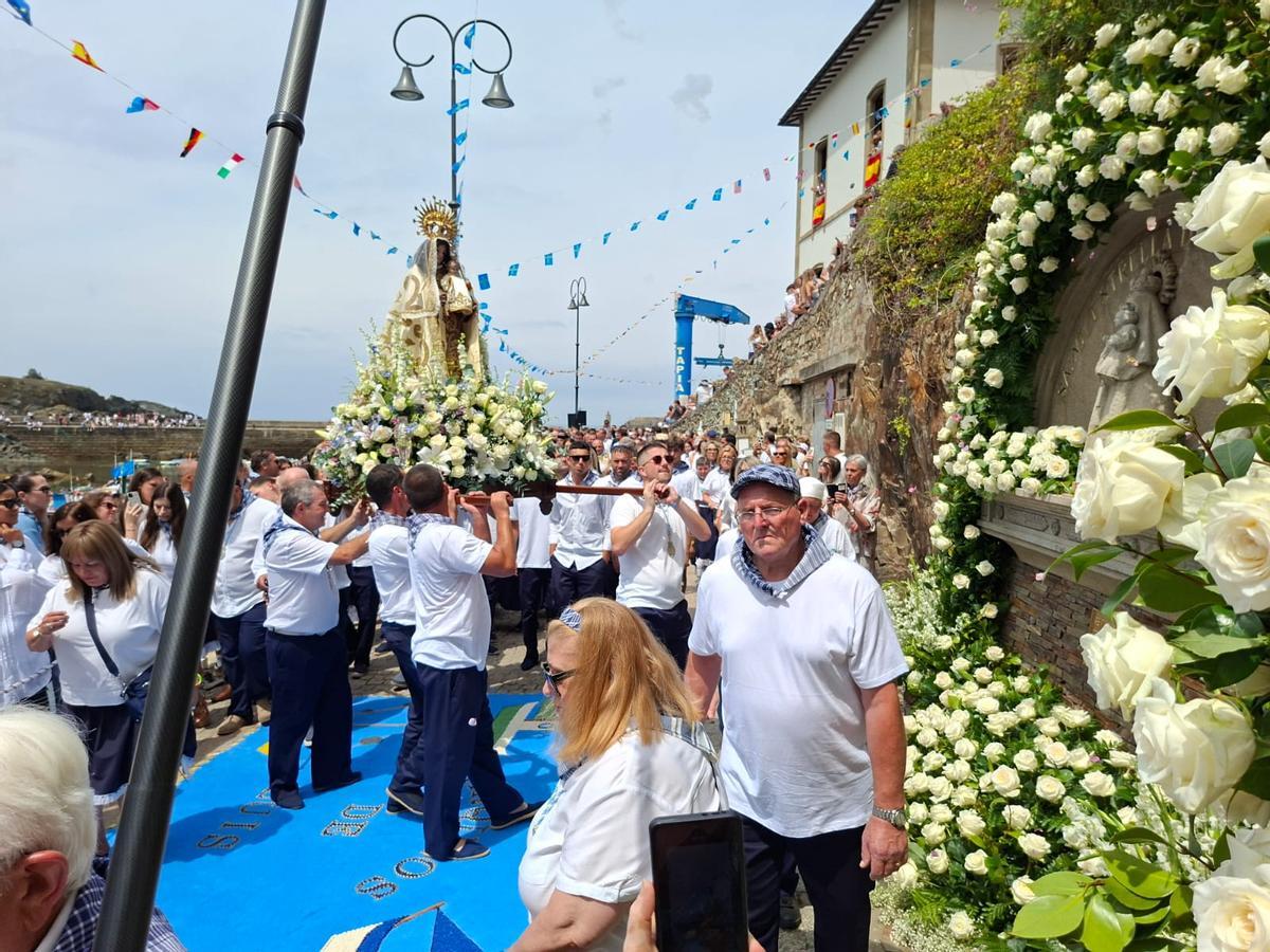 EN IMÁGENES: Tapia de Casariego, a rebosar en la procesión del Carmen