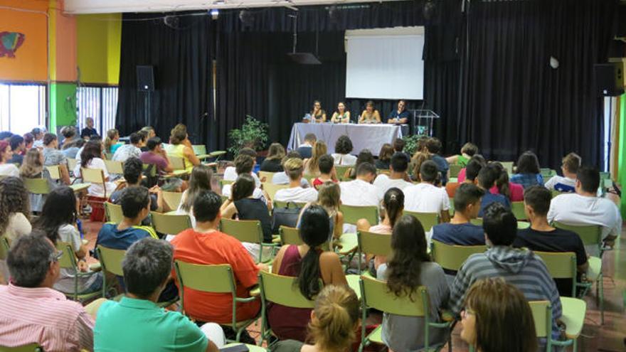 La alcaldesa anima a los alumnos a formarse y alcanzar éxitos