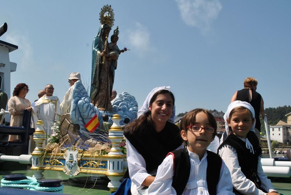 Procesión de la Virgen de la Barca en Navia