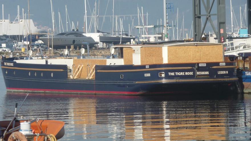 Esta barcaza de 30 años saldrá de Vigo reconvertida en un crucero de lujo para ríos y canales europeos