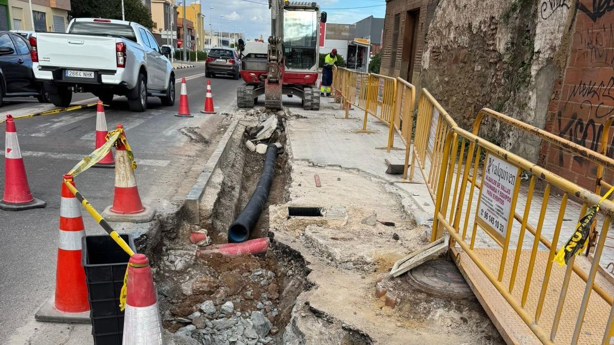 Obres en l’antiga carretera de Barcelona a l’altura de Foios