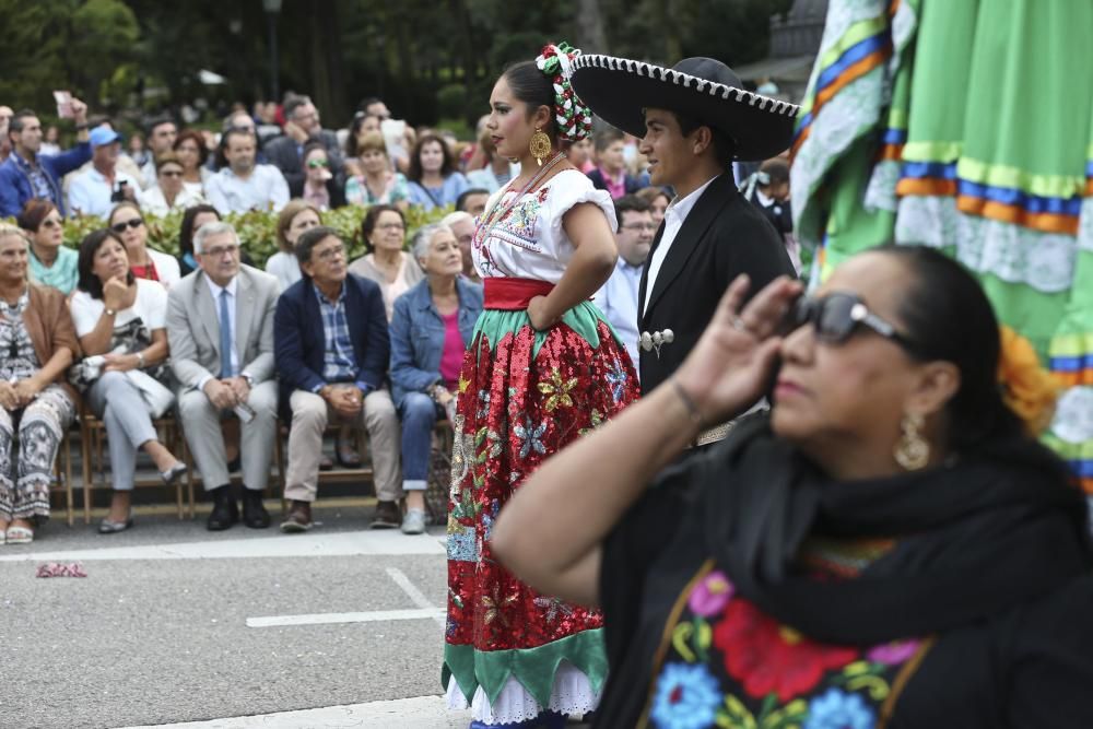 Desfile del Día de América en Asturias dentro de las fiestas de San Mateo de Oviedo