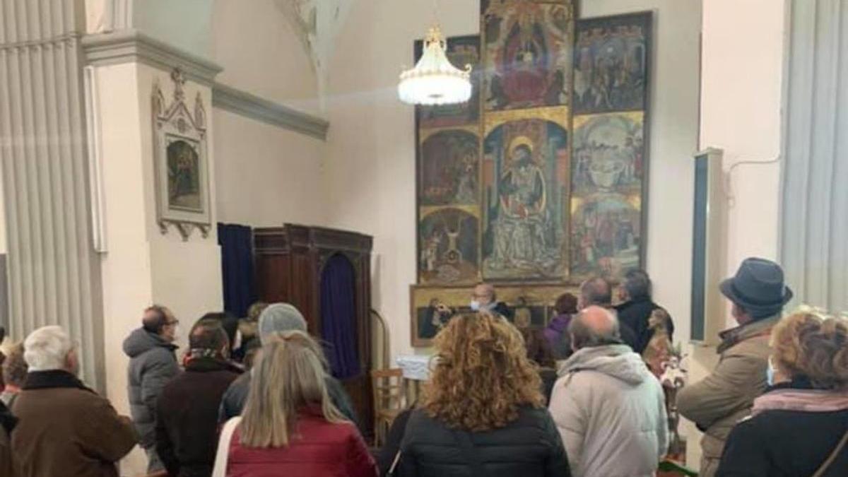 En Bardallur se visitó la iglesia parroquial. |  