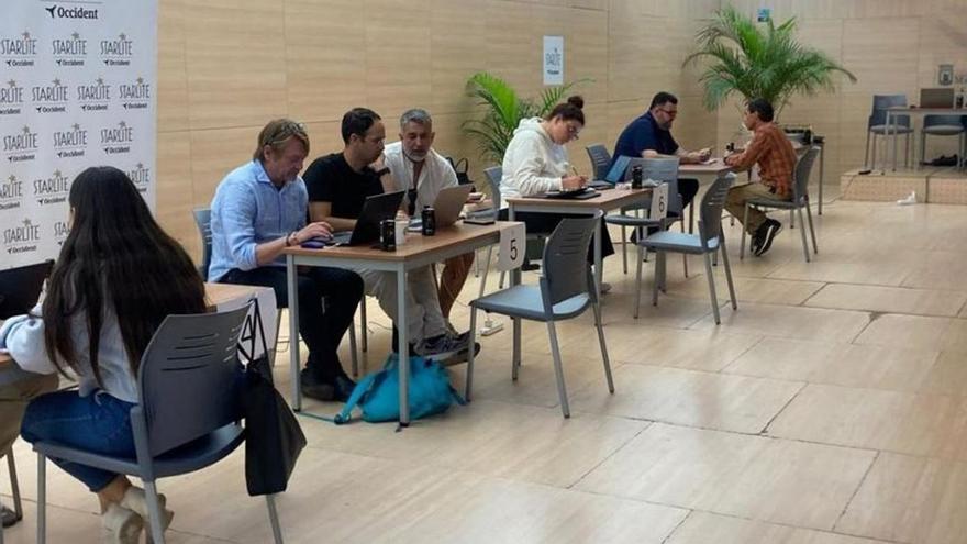 Jóvenes que buscan trabajar en Starlite Marbella: «Es una experiencia única. Y, además, te sacas un dinero»