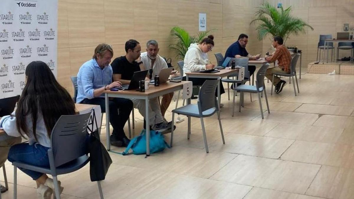 Aspirantes a trabajar en Starlite, durante las pruebas de selección laboral en una de las ediciones del festival.