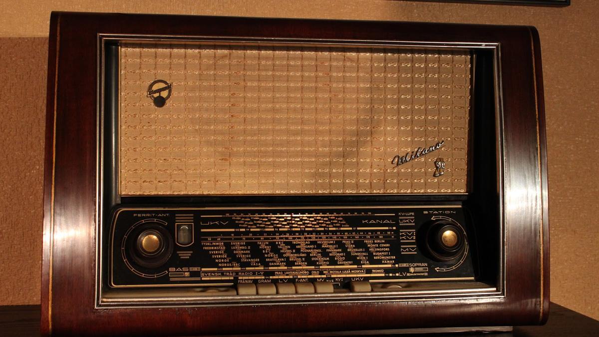 La radio llega a la casa