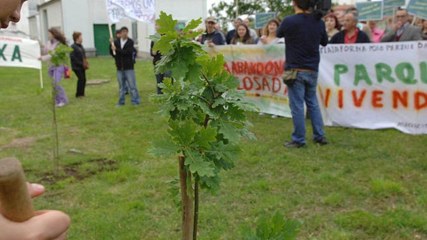 Vecinos del Agra, el año pasado, durante una manifestación en el meteorológico.