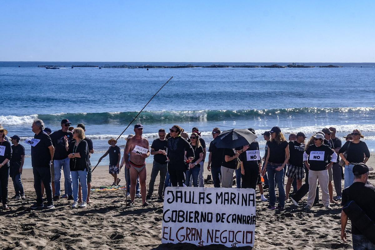 Manifestación contra las jaulas marinas en la costa de Telde
