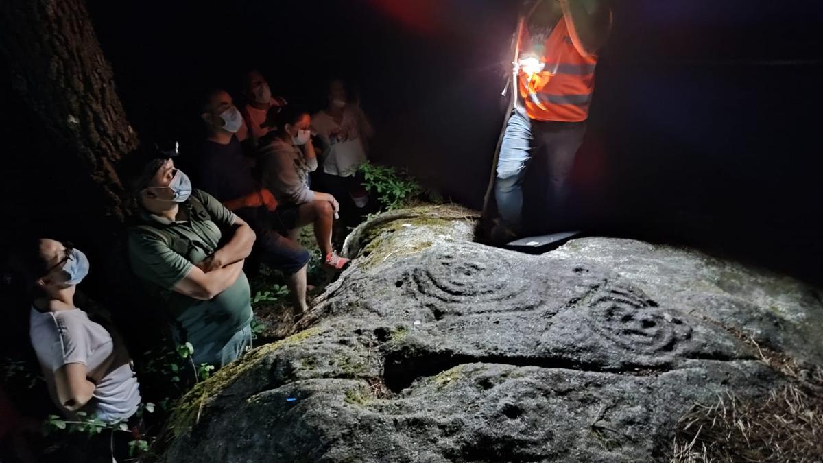 Un momento de la visita realizada anoche