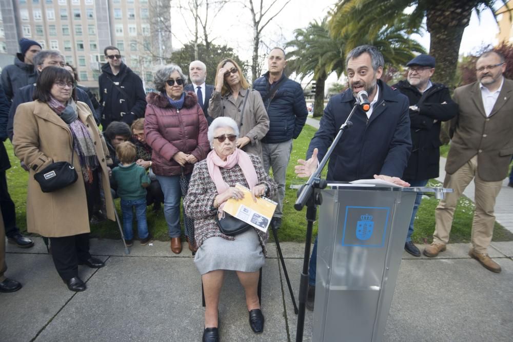 El diputado durante la Segunda República por A Coruña fue asesinado en el Campo da Rata en el golpe militar del 36. En el acto estuvo presente su hija, entre otros familiares, el alcalde y la CRMH.